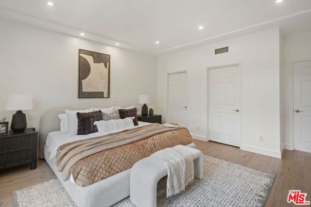15232 Hartsook Street, Sherman Oaks, CA 91403
