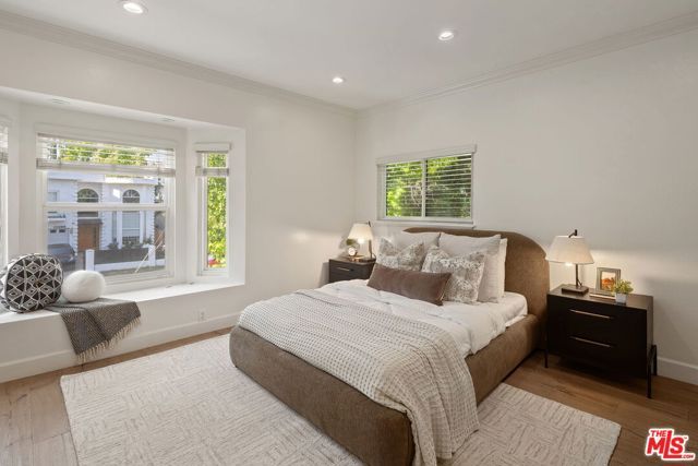 15232 Hartsook Street, Sherman Oaks, CA 91403