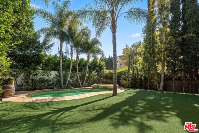 15232 Hartsook Street, Sherman Oaks, CA 91403