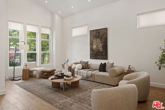 15232 Hartsook Street, Sherman Oaks, CA 91403