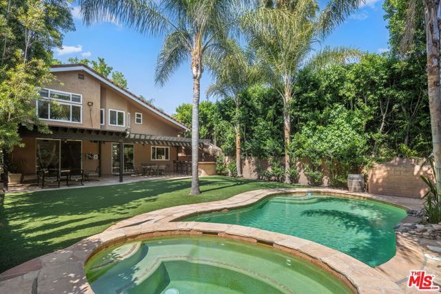 15232 Hartsook Street, Sherman Oaks, CA 91403