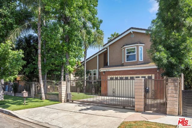 15232 Hartsook Street, Sherman Oaks, CA 91403