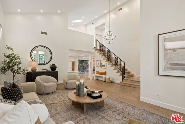 15232 Hartsook Street, Sherman Oaks, CA 91403