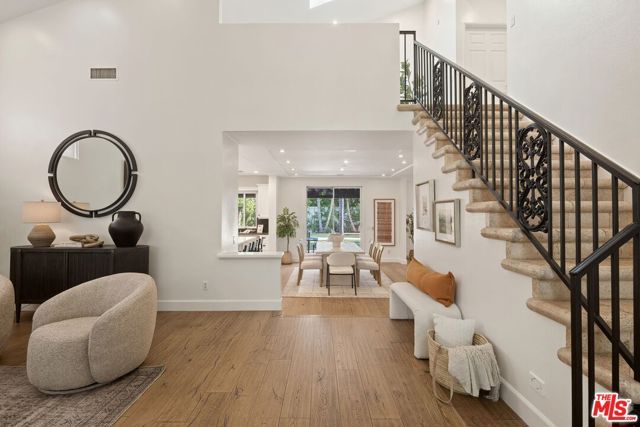 15232 Hartsook Street, Sherman Oaks, CA 91403