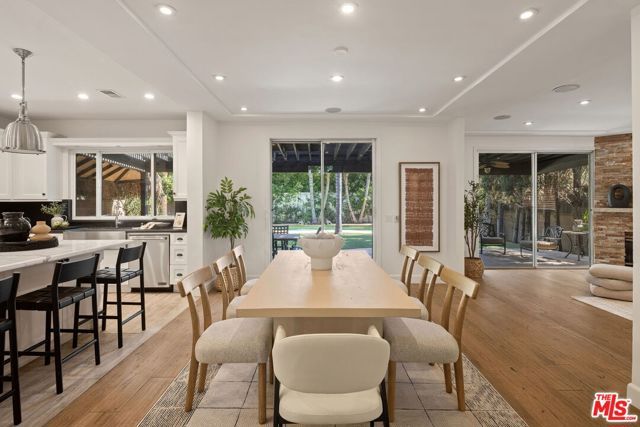 15232 Hartsook Street, Sherman Oaks, CA 91403