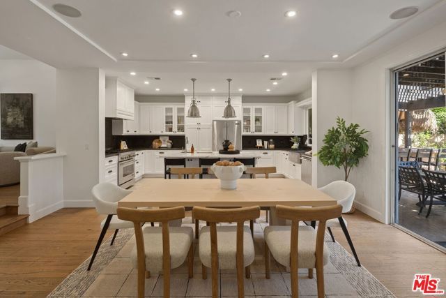 15232 Hartsook Street, Sherman Oaks, CA 91403