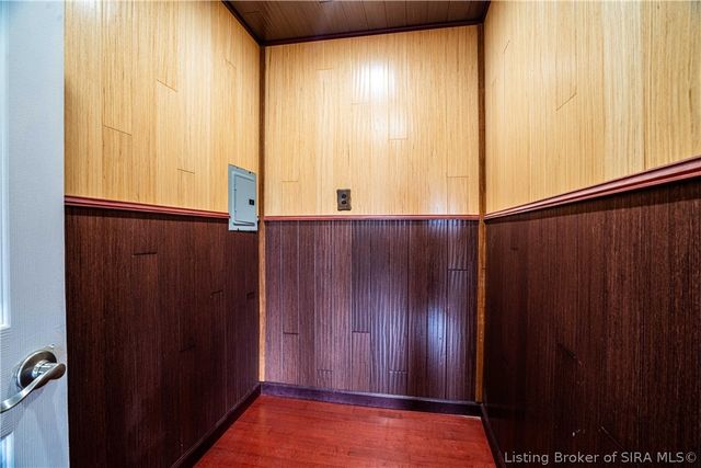 1609 Crestview Drive, New Albany, IN 47150
