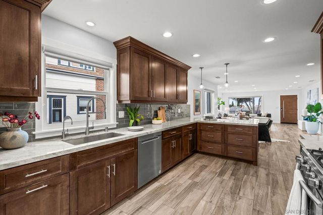 942 Rosecrans St, San Diego, CA 92106