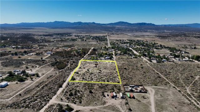 3 Lanik Ln, Anza, CA 92539