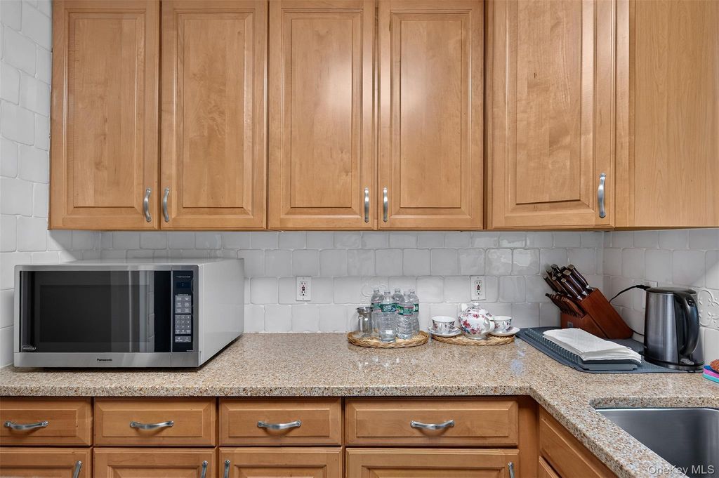 9 Sentry Place 2C, Scarsdale, NY 10583 — photo 4