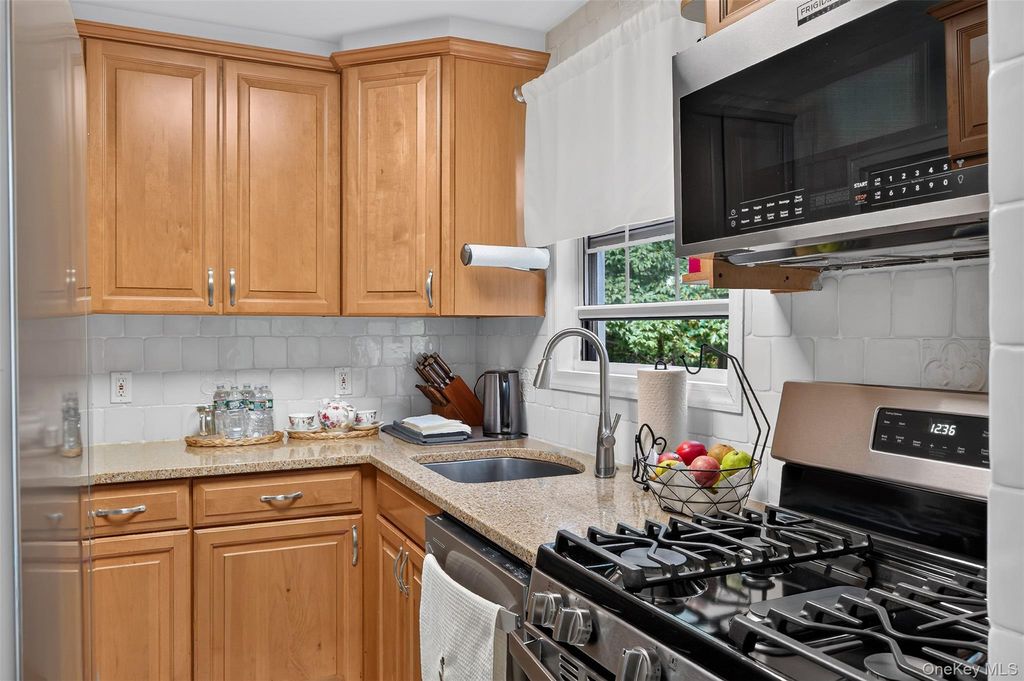 9 Sentry Place 2C, Scarsdale, NY 10583 — photo 5