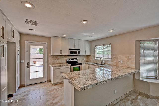 5813 E MARCONI Avenue, Scottsdale, AZ 85254