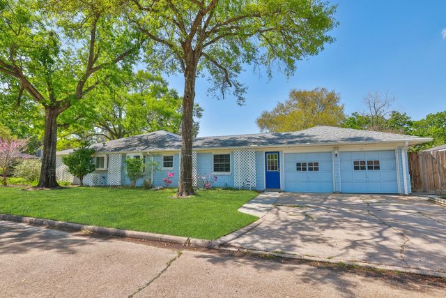 18002 Bambridge Drive NW, Houston, TX 77090