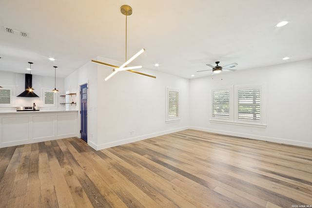 737 E MAGNOLIA AVE, San Antonio, TX 78212