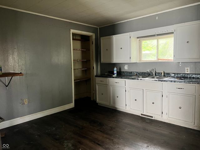 1634 7th Avenue, Terre Haute, IN 47807