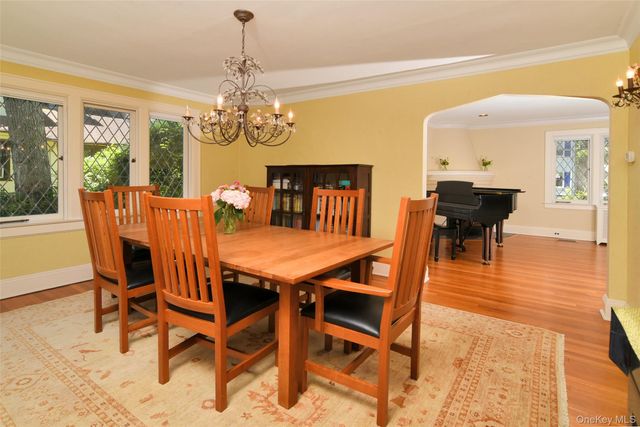 12 Barclay Road, Scarsdale, NY 10583