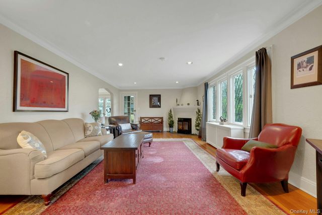 12 Barclay Road, Scarsdale, NY 10583