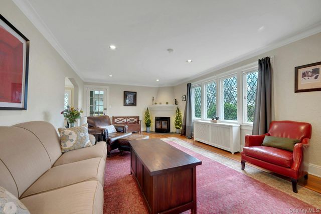 12 Barclay Road, Scarsdale, NY 10583