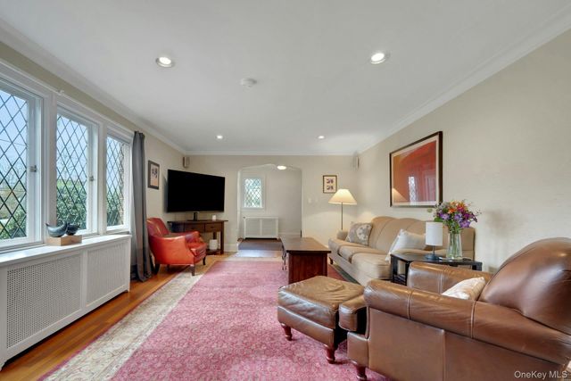 12 Barclay Road, Scarsdale, NY 10583