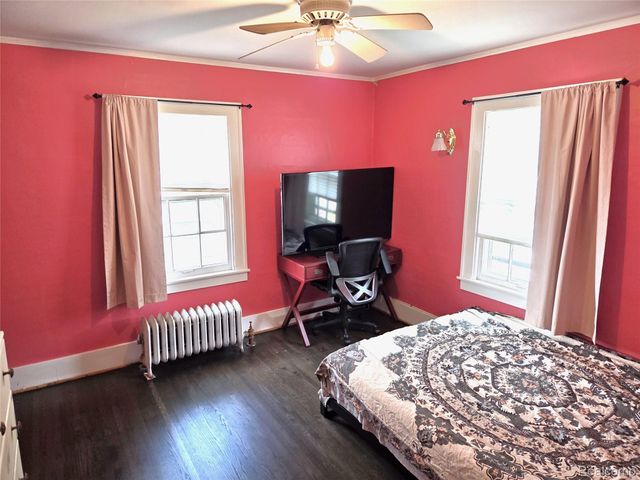 205 E Iroquois Road, Pontiac, MI 48341