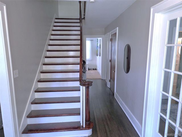 205 E Iroquois Road, Pontiac, MI 48341