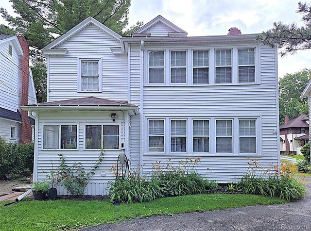 205 E Iroquois Road, Pontiac, MI 48341