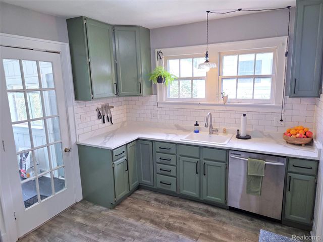 205 E Iroquois Road, Pontiac, MI 48341