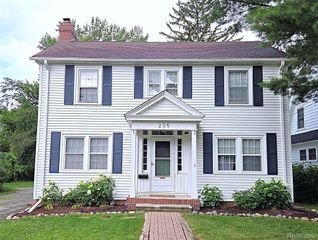 205 E Iroquois Road, Pontiac, MI 48341