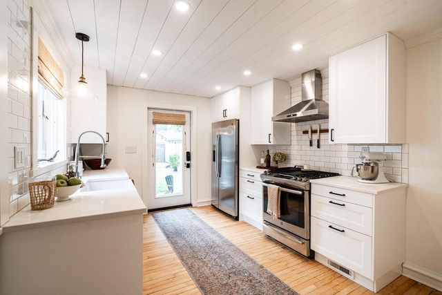 3435 S Delaware AVENUE, Milwaukee, WI 53207