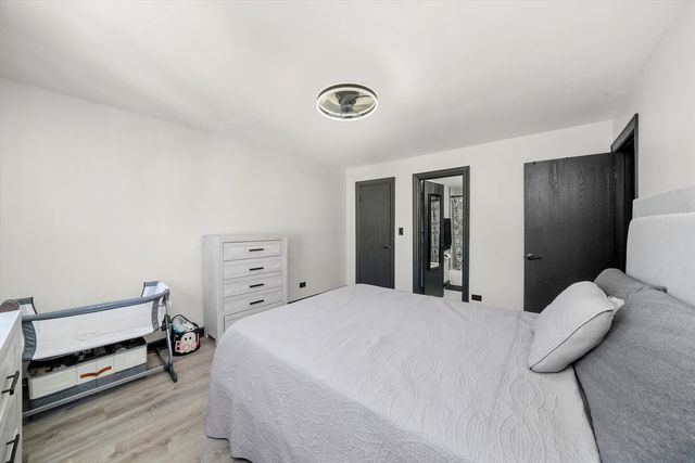 2615 W FOSTER Avenue 201, Chicago, IL 60625
