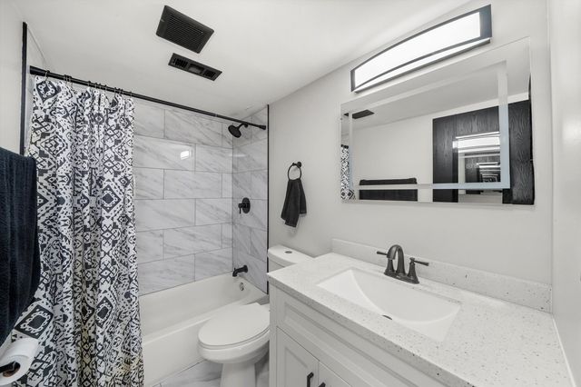 2615 W FOSTER Avenue 201, Chicago, IL 60625