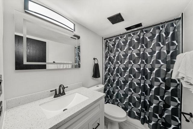 2615 W FOSTER Avenue 201, Chicago, IL 60625