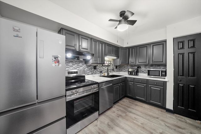 2615 W FOSTER Avenue 201, Chicago, IL 60625