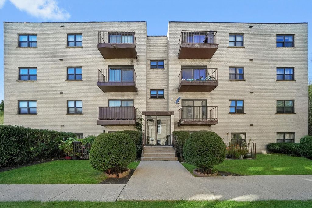 2615 W FOSTER Avenue 201, Chicago, IL 60625