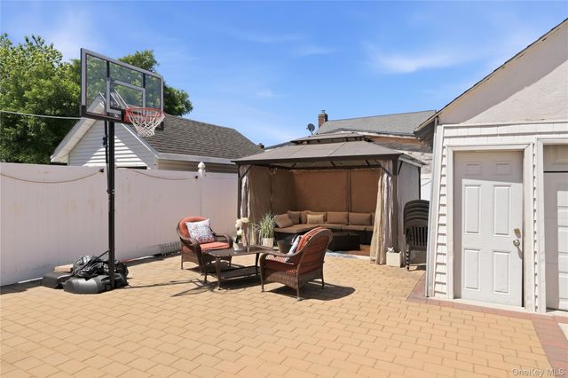1284 Langdon Boulevard, Rockville Centre, NY 11570