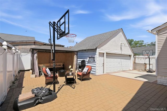 1284 Langdon Boulevard, Rockville Centre, NY 11570