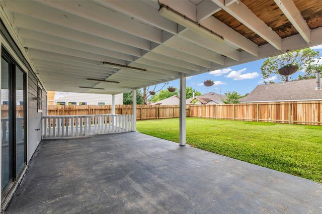 15830 Pipers View Drive, Houston, TX 77598
