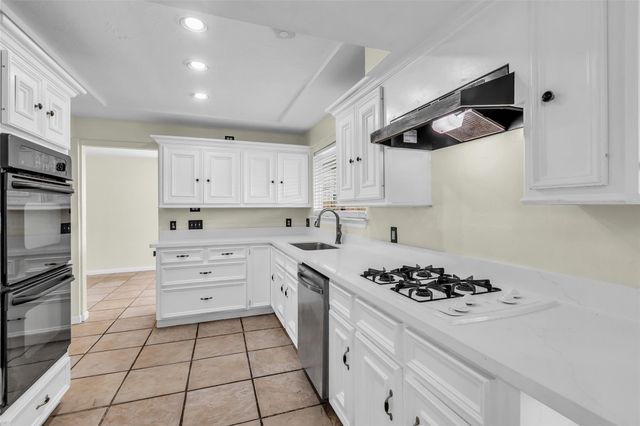 15830 Pipers View Drive, Houston, TX 77598