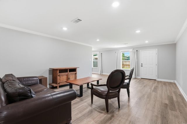 421 W 24Th St, North Little Rock, AR 72114