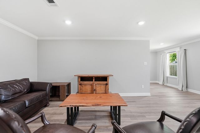 421 W 24Th St, North Little Rock, AR 72114