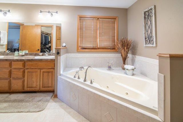 1500 Wedgewood DRIVE, Watertown, WI 53098