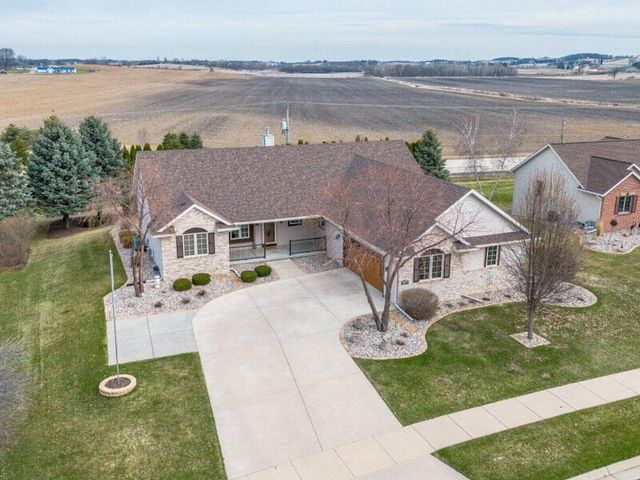 1500 Wedgewood DRIVE, Watertown, WI 53098