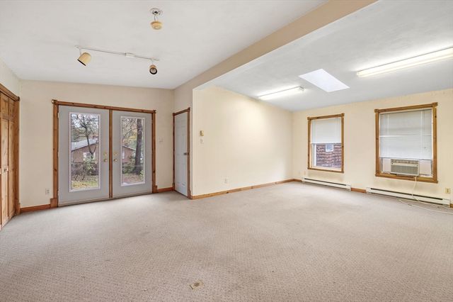 105 Martin St, Essex, MA 01929