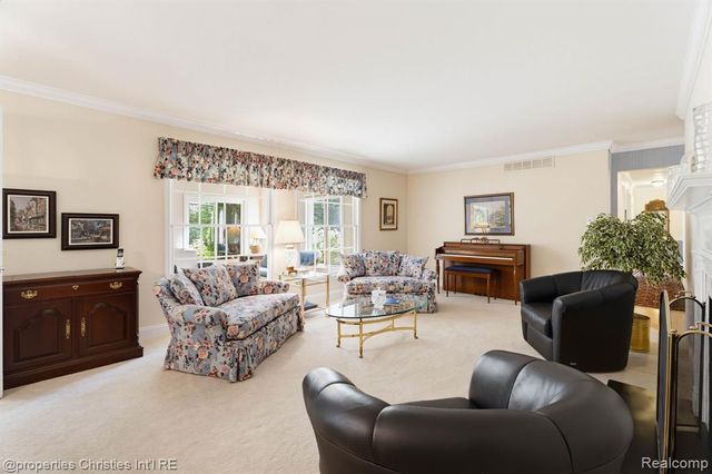 932 S Reading Road, Bloomfield Hills, MI 48304