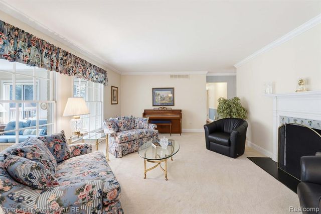 932 S Reading Road, Bloomfield Hills, MI 48304