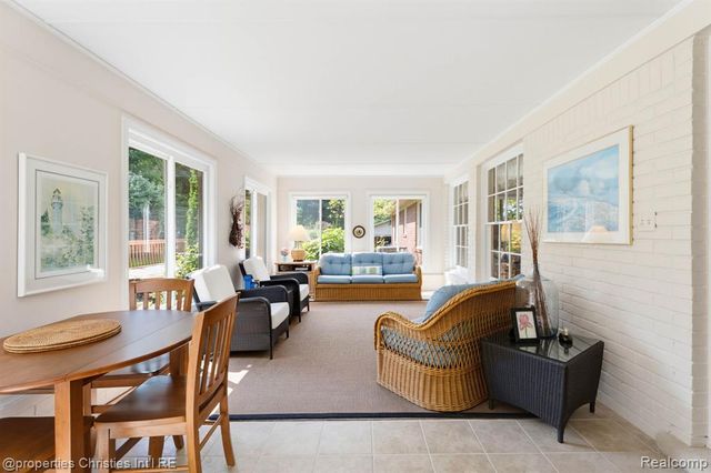 932 S Reading Road, Bloomfield Hills, MI 48304