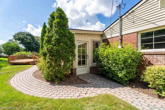 932 S Reading Road, Bloomfield Hills, MI 48304