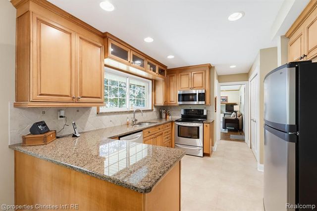 932 S Reading Road, Bloomfield Hills, MI 48304