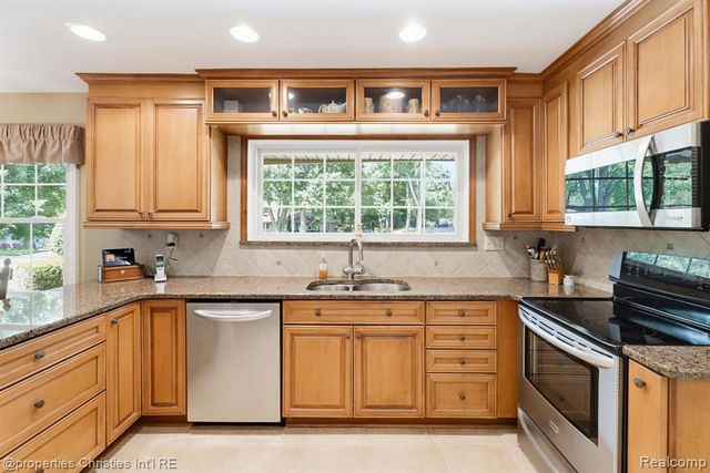 932 S Reading Road, Bloomfield Hills, MI 48304