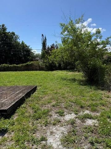 2443 2nd Place SW, Vero Beach, FL 32962